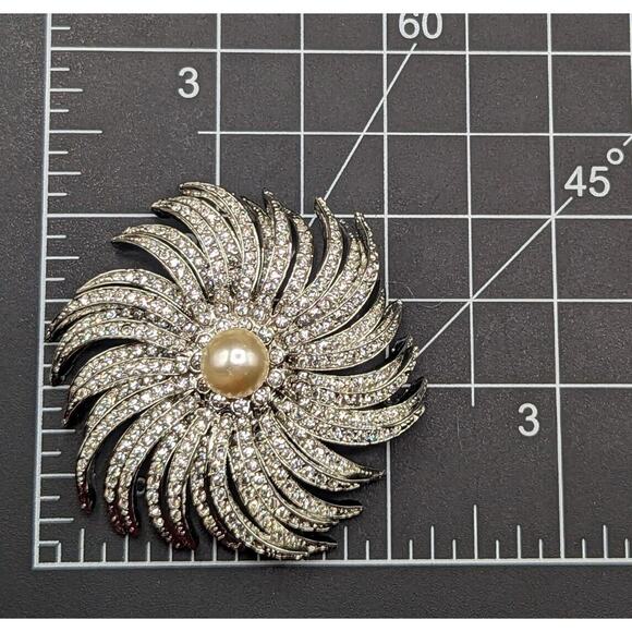 Vtg KJL Kenneth J Lane Crystal Rhinestone Faux Pearl Sunburst Silver Pin Brooch - Picture 3 of 9